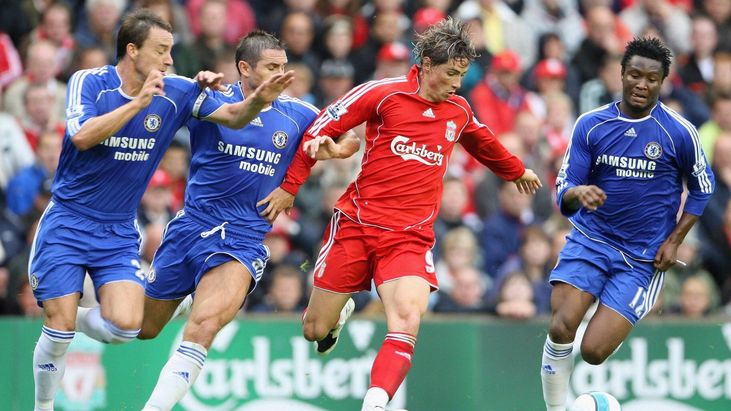 利物浦太子维拉之旅戛然而止！跟队记者揭秘埃利奥特遭埃梅里弃用退租内幕，蒙奇决策引波澜