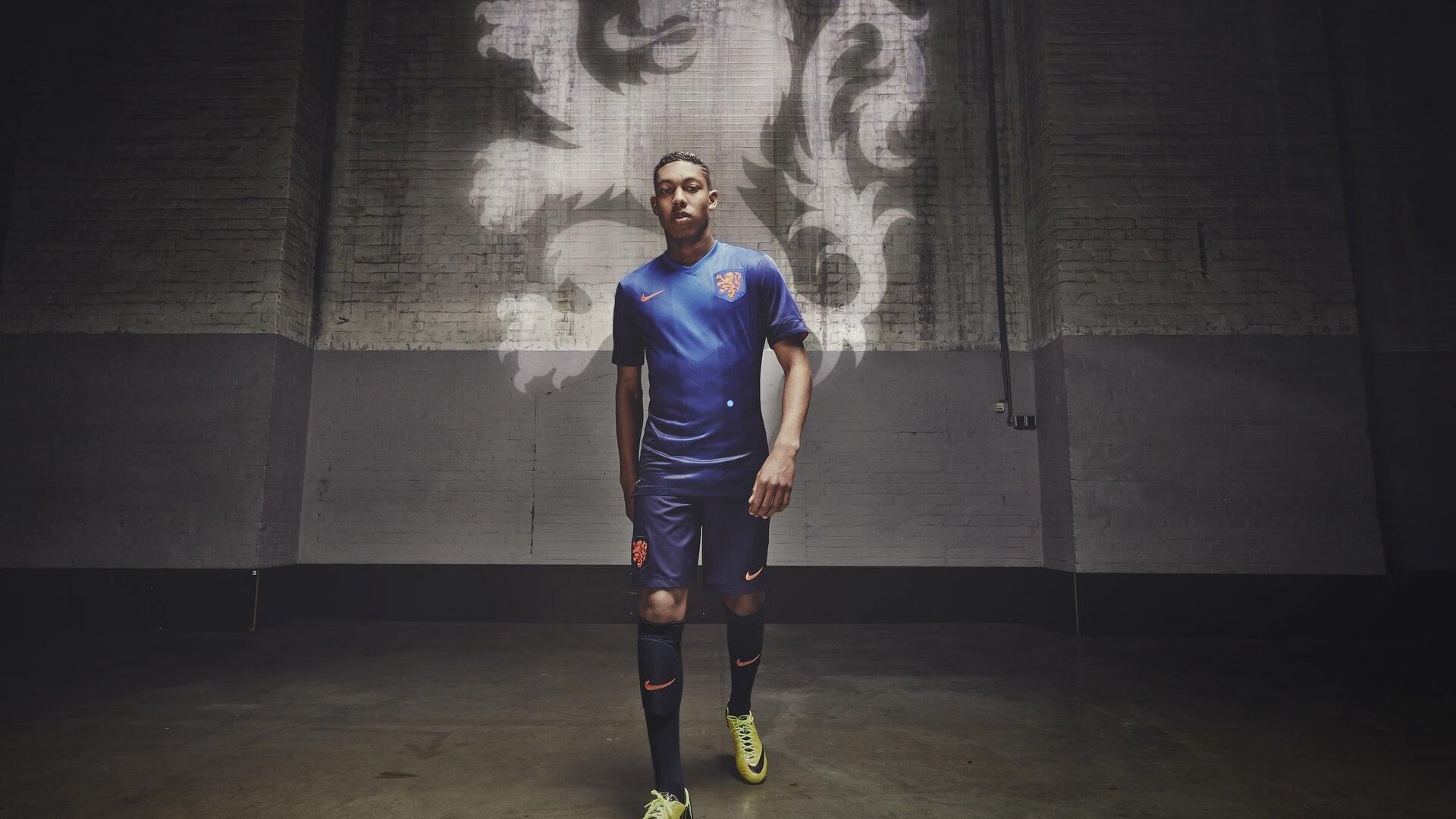 红魔过渡时代的缩影，电讯报深度解析后弗格森时代两笔标志性引援